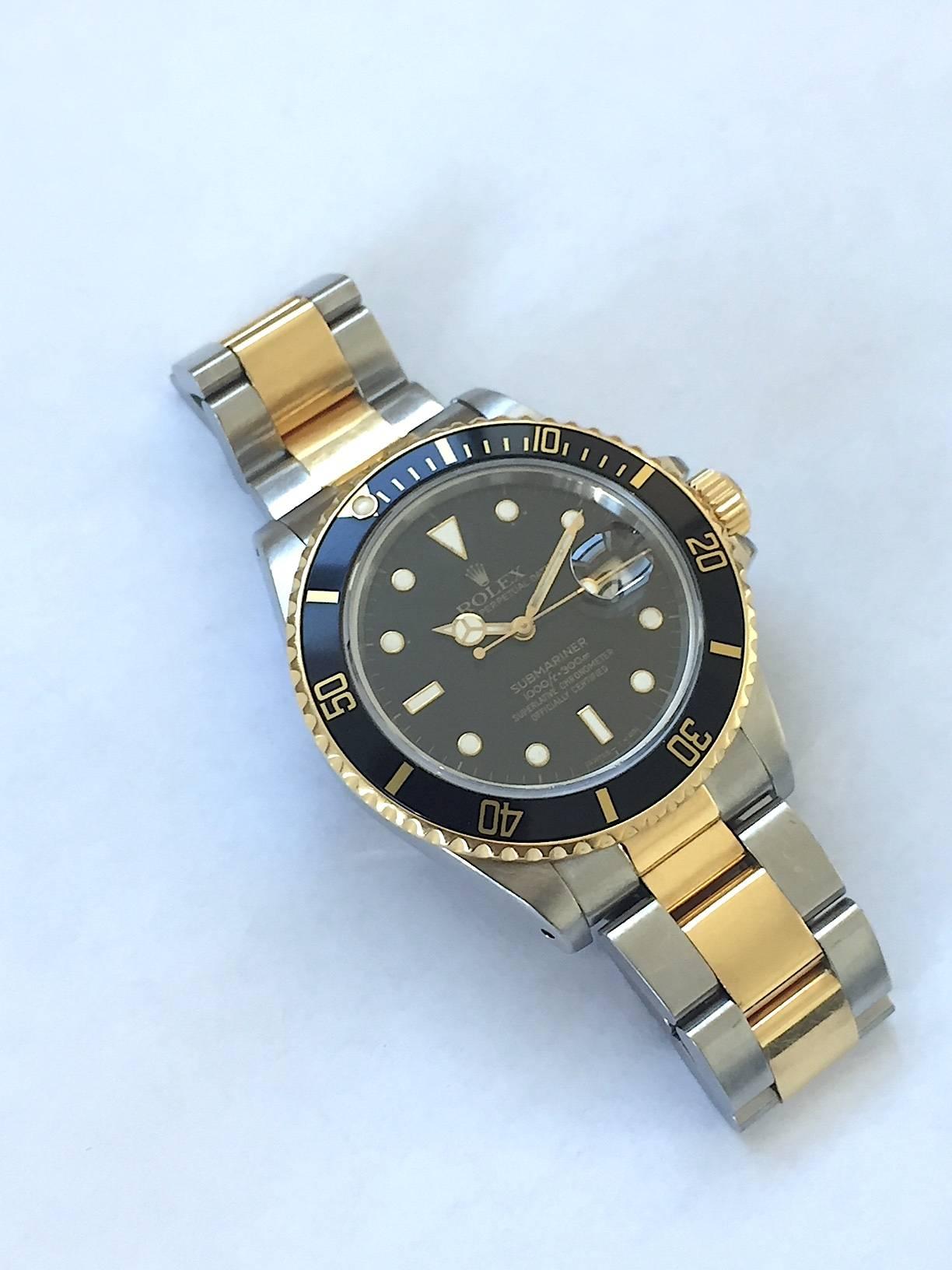 Rolex Steel and Gold Submariner Wristwatch, 1980s Box and Papers In Excellent Condition For Sale In New York, NY