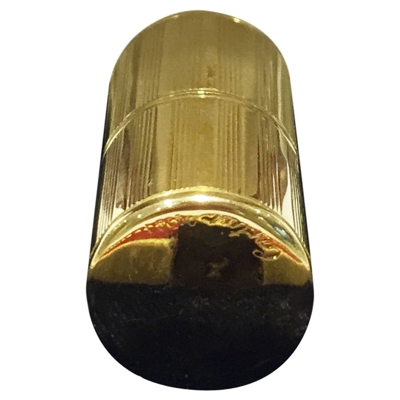 This exceptional antique French 18 Carat yellow gold petrol lighter has a plain cylindrical form. The surface of the gold case is decorated with Godron motif decoration. The bottom of the lighter is signed Cartier, with reference number 04981 : the