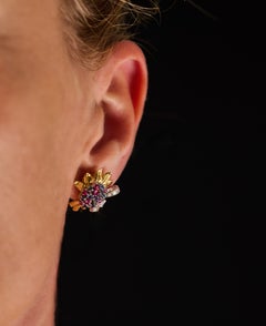 Boucles d'oreilles Oscar Pärno en or 18 carats, ornées de saphirs et de diamants, motif floral, vers les années 1960
