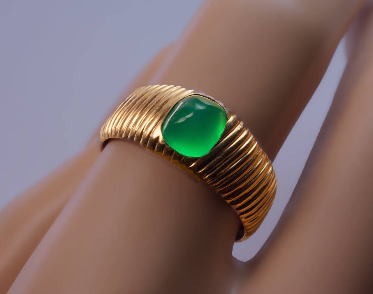 Antique Russian Chrysoprase Gold Ring In Excellent Condition In Chicago, IL