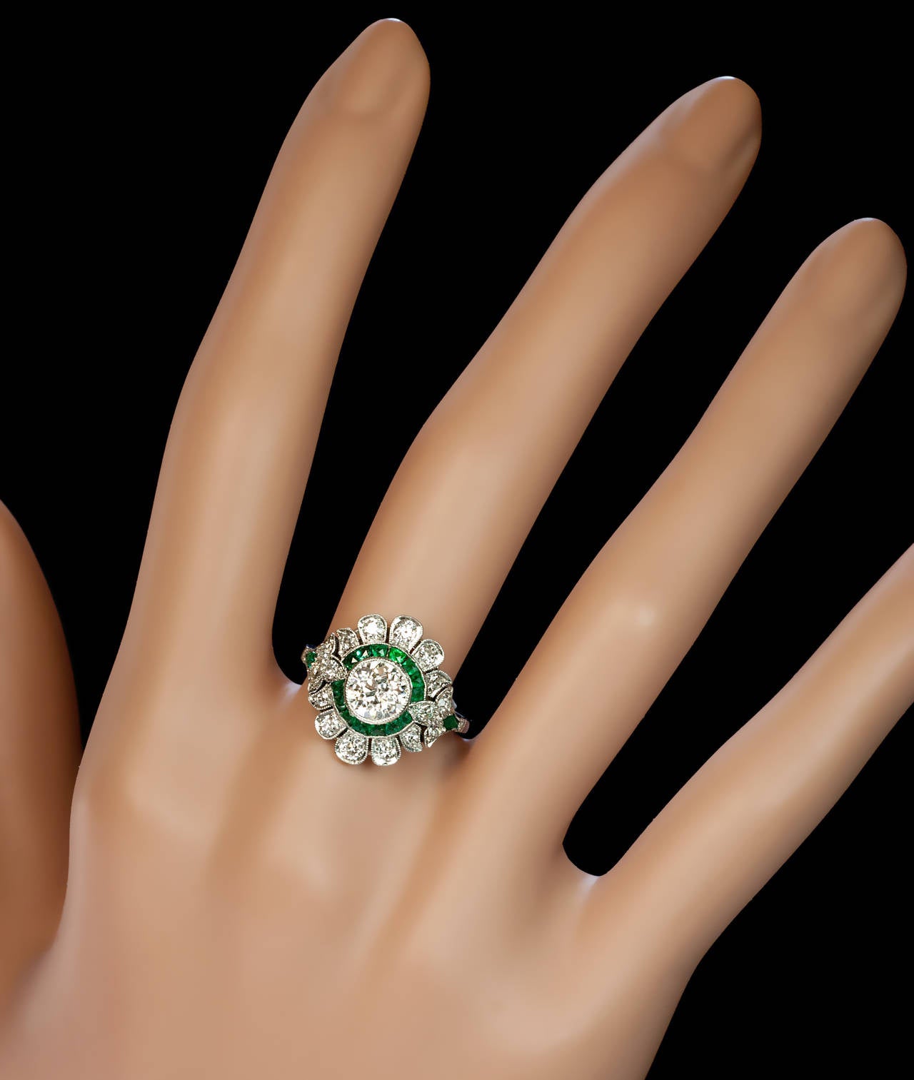 Art Deco French Emerald Diamond Ring In Excellent Condition In Chicago, IL