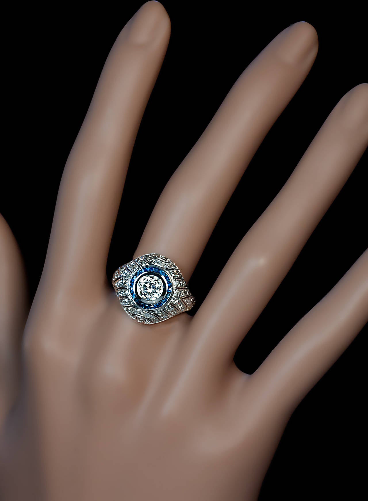 Gold Bombe-Ring, Art déco, Saphir-Diamant im Zustand „Hervorragend“ im Angebot in Chicago, IL