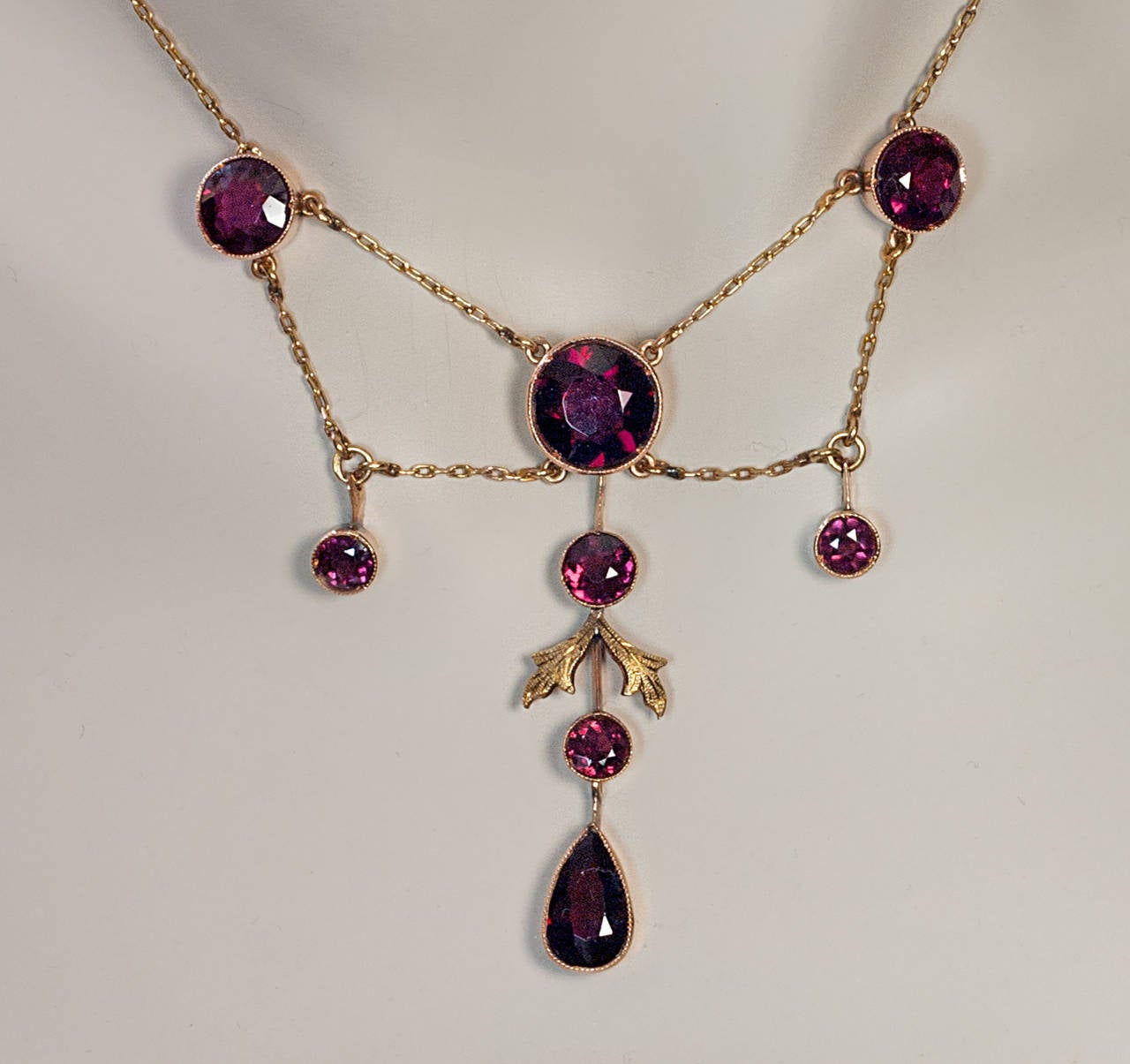 Antique Almandine Garnet Gold Necklace In Excellent Condition In Chicago, IL