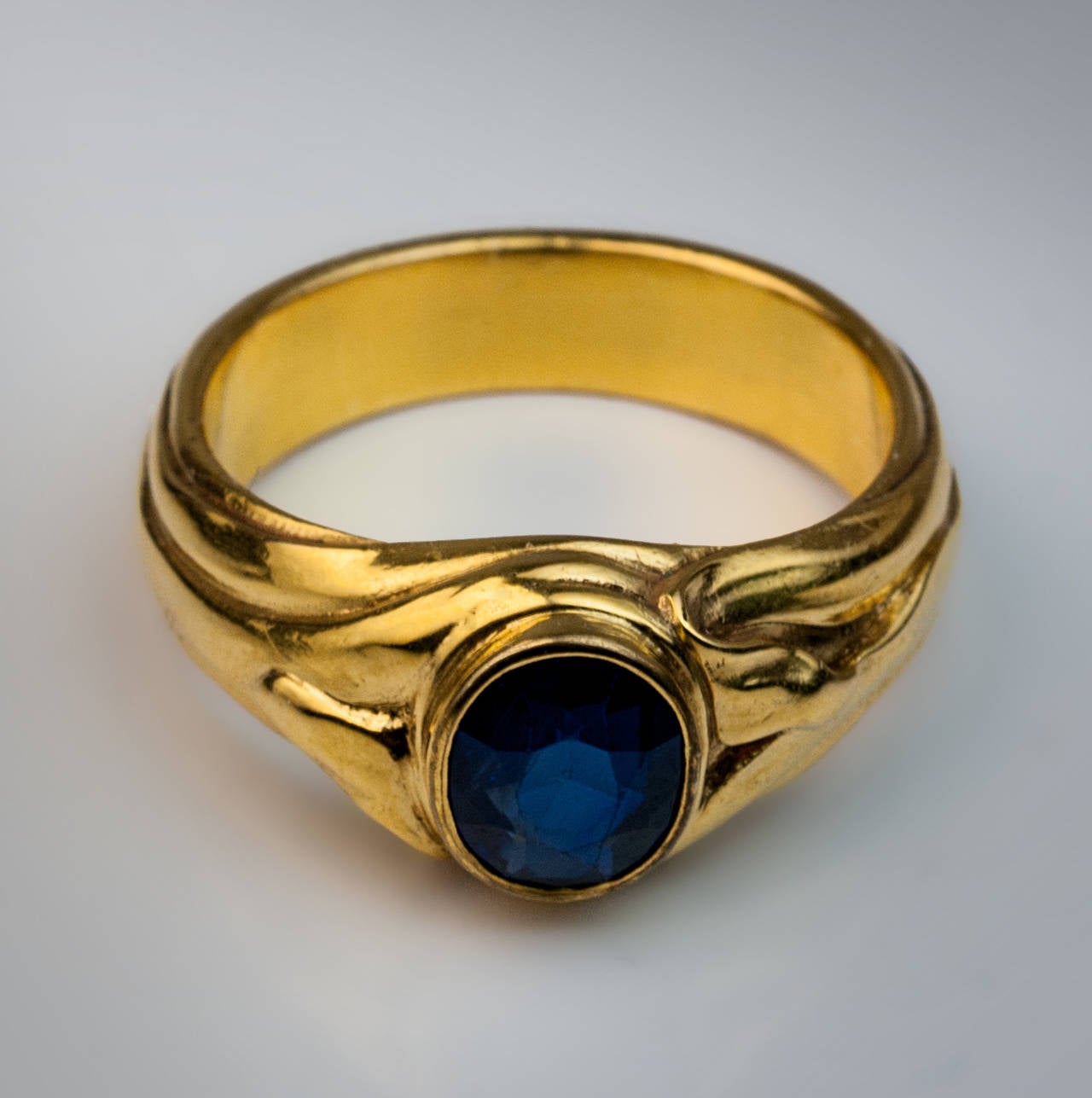 Women's or Men's Art Nouveau Antique Sapphire Gold Ring