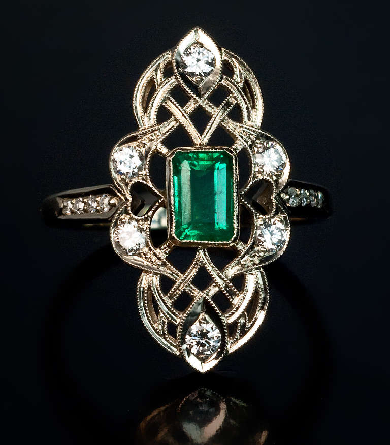 Art Deco Emerald Diamond Openwork Ring In Excellent Condition In Chicago, IL