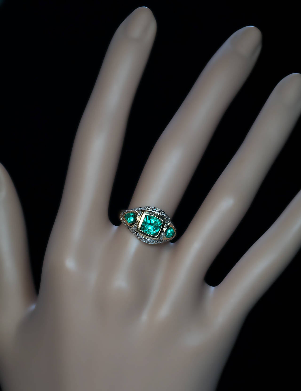 Retro Emerald Diamond Ring In Excellent Condition In Chicago, IL