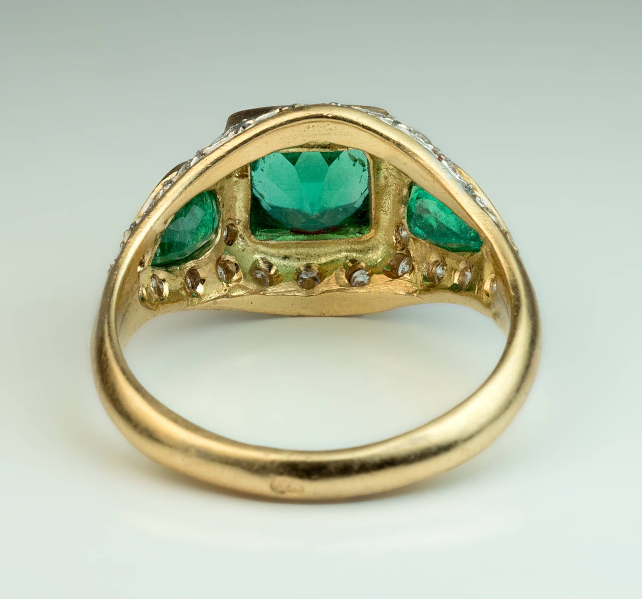 Women's Retro Emerald Diamond Ring
