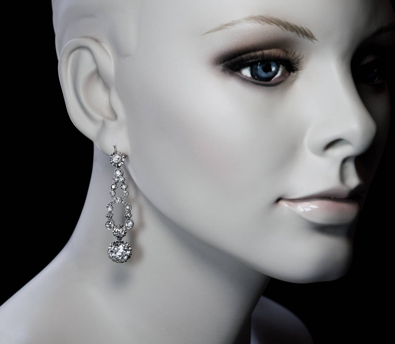 Women's Art Deco Diamond Platinum Dangle Earrings 1920s For Sale