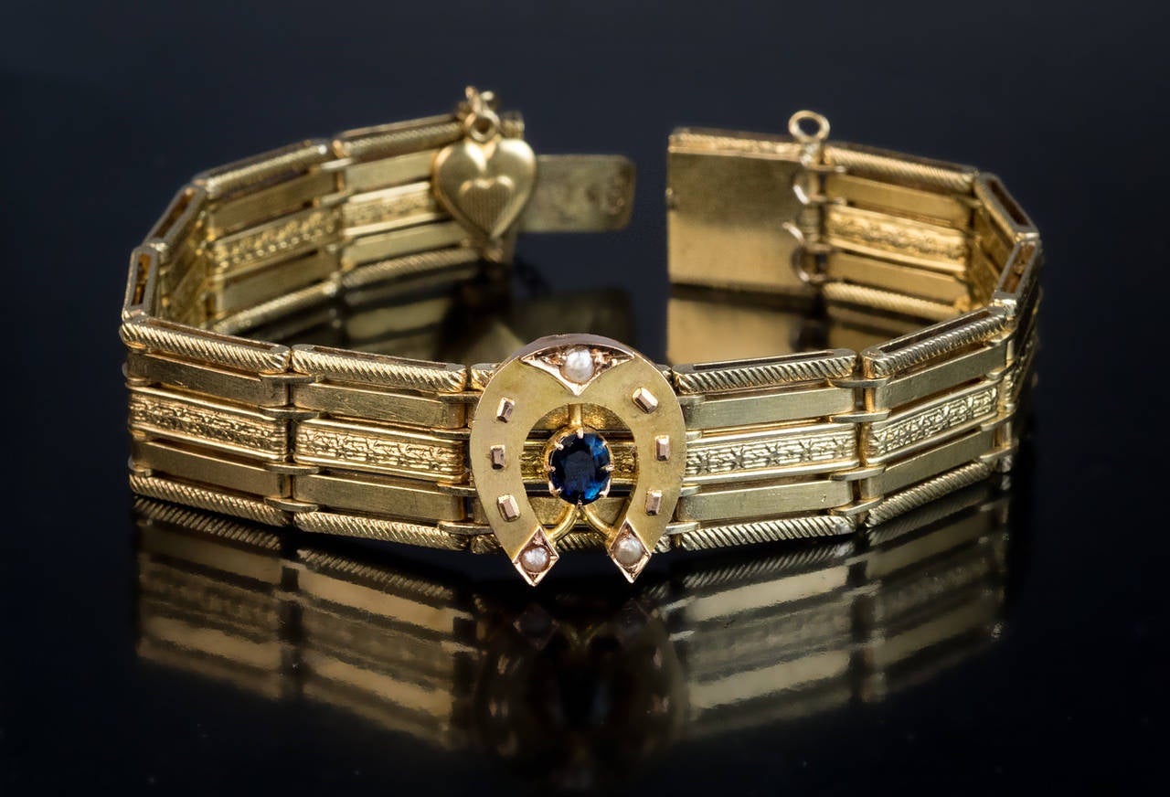 Antique Russian Horseshoe Gold Bracelet In Excellent Condition In Chicago, IL