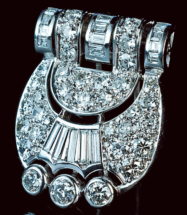 Art Deco Diamond Shield Shape Clip Brooch In Excellent Condition In Chicago, IL