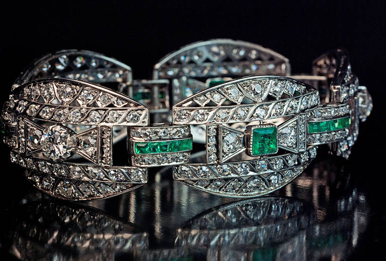 Art Deco Emerald Diamond Platinum Bracelet In Excellent Condition In Chicago, IL