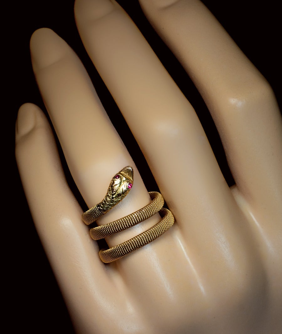 Antique Gold Snake Ring In Excellent Condition In Chicago, IL