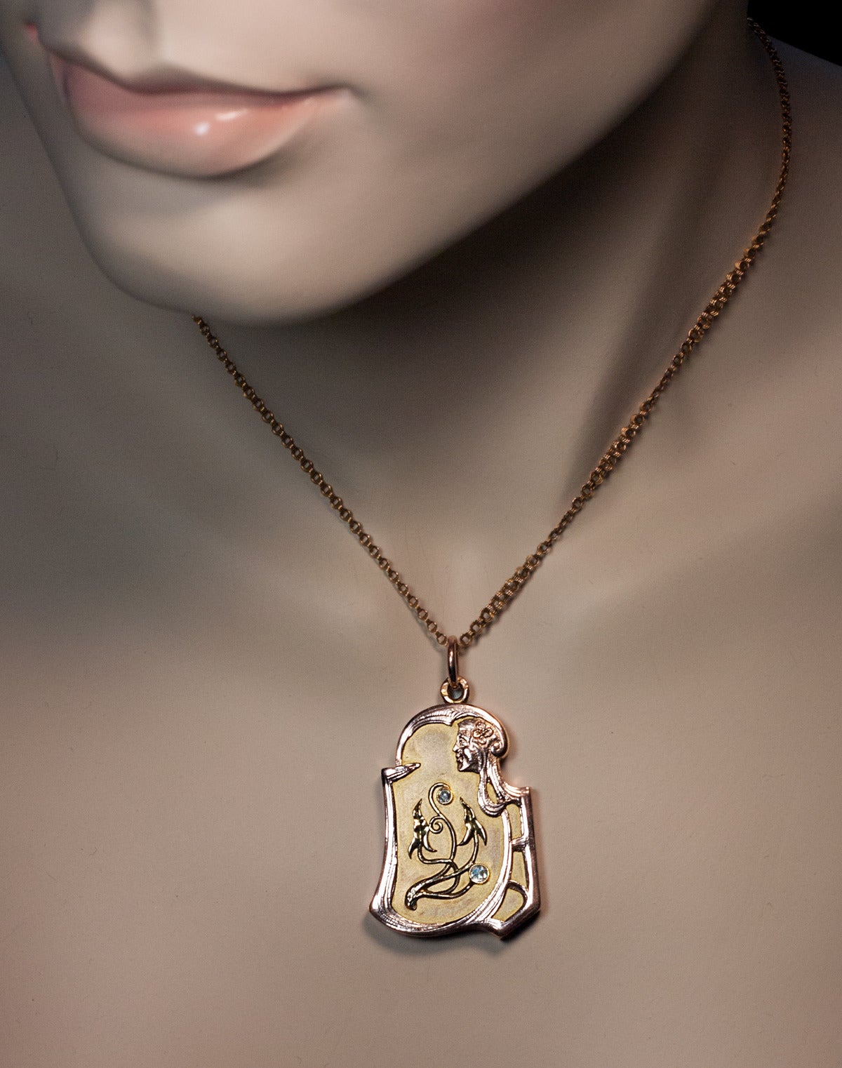 Art Nouveau Antique Diamond Gold Locket In Excellent Condition In Chicago, IL