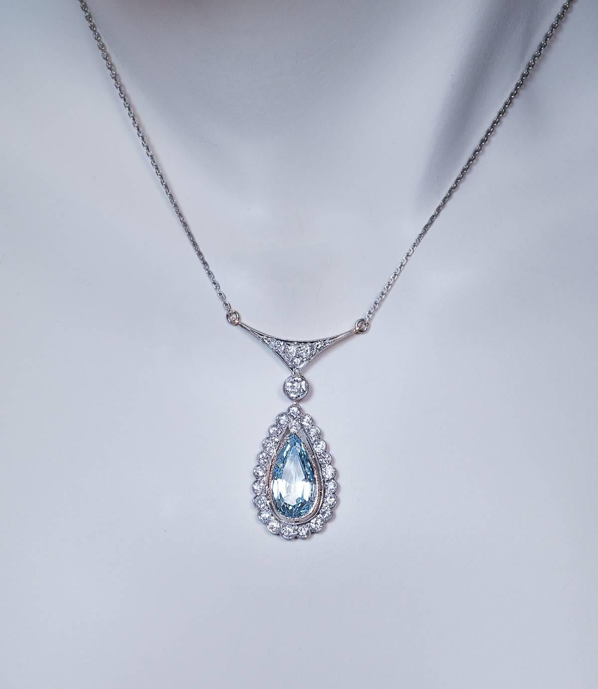 Art Deco Aquamarine Diamond Gold Necklace In Excellent Condition In Chicago, IL