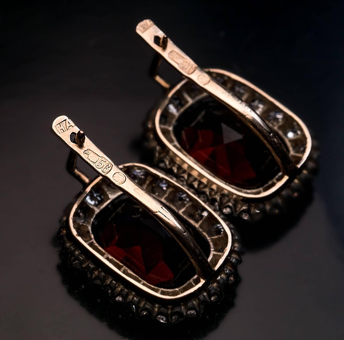 Antique Garnet Diamond Gold Cluster Earrings In Excellent Condition In Chicago, IL