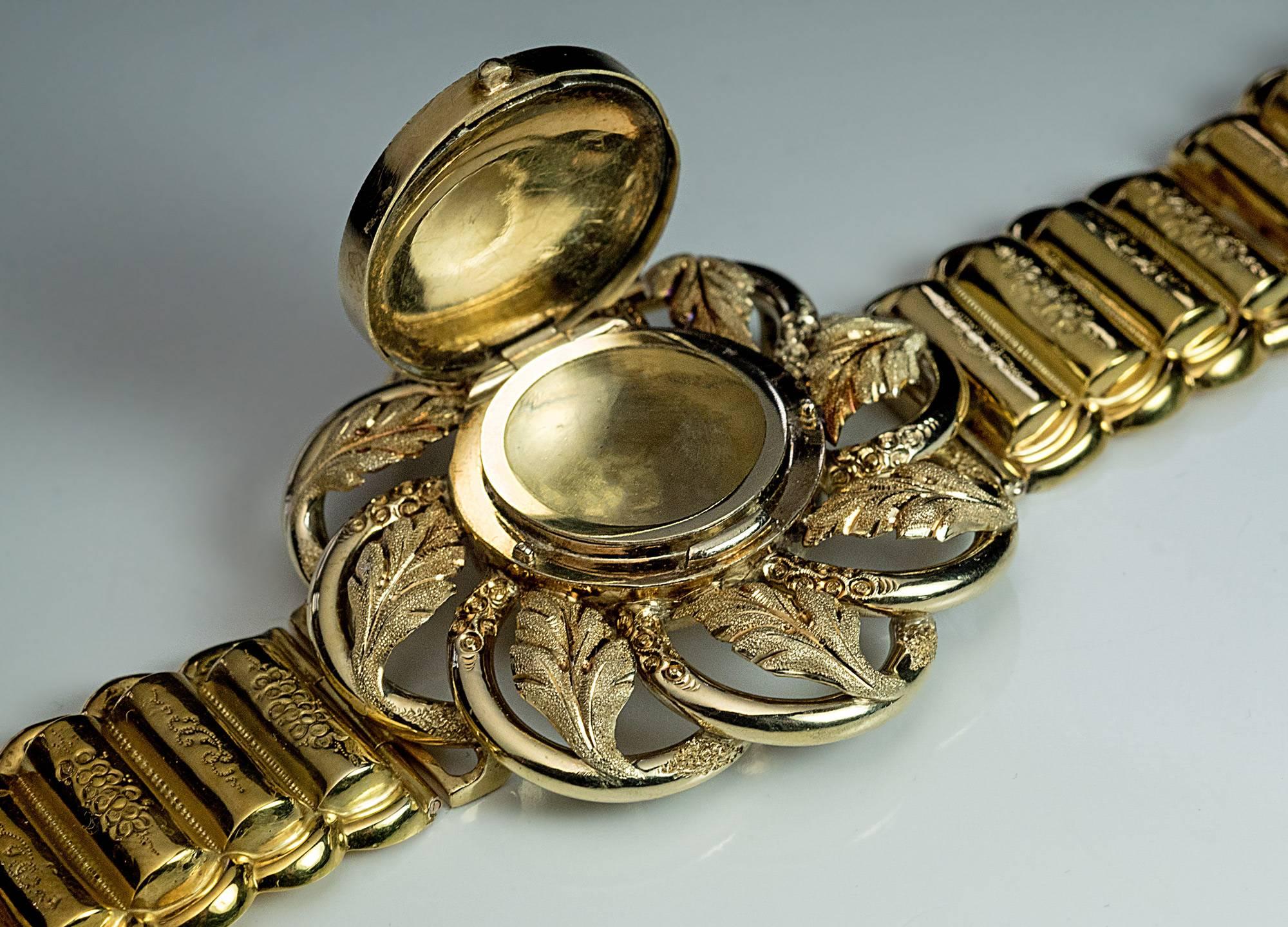 Bracelet médaillon ancien miniature en or et émail peint Pour femmes en vente