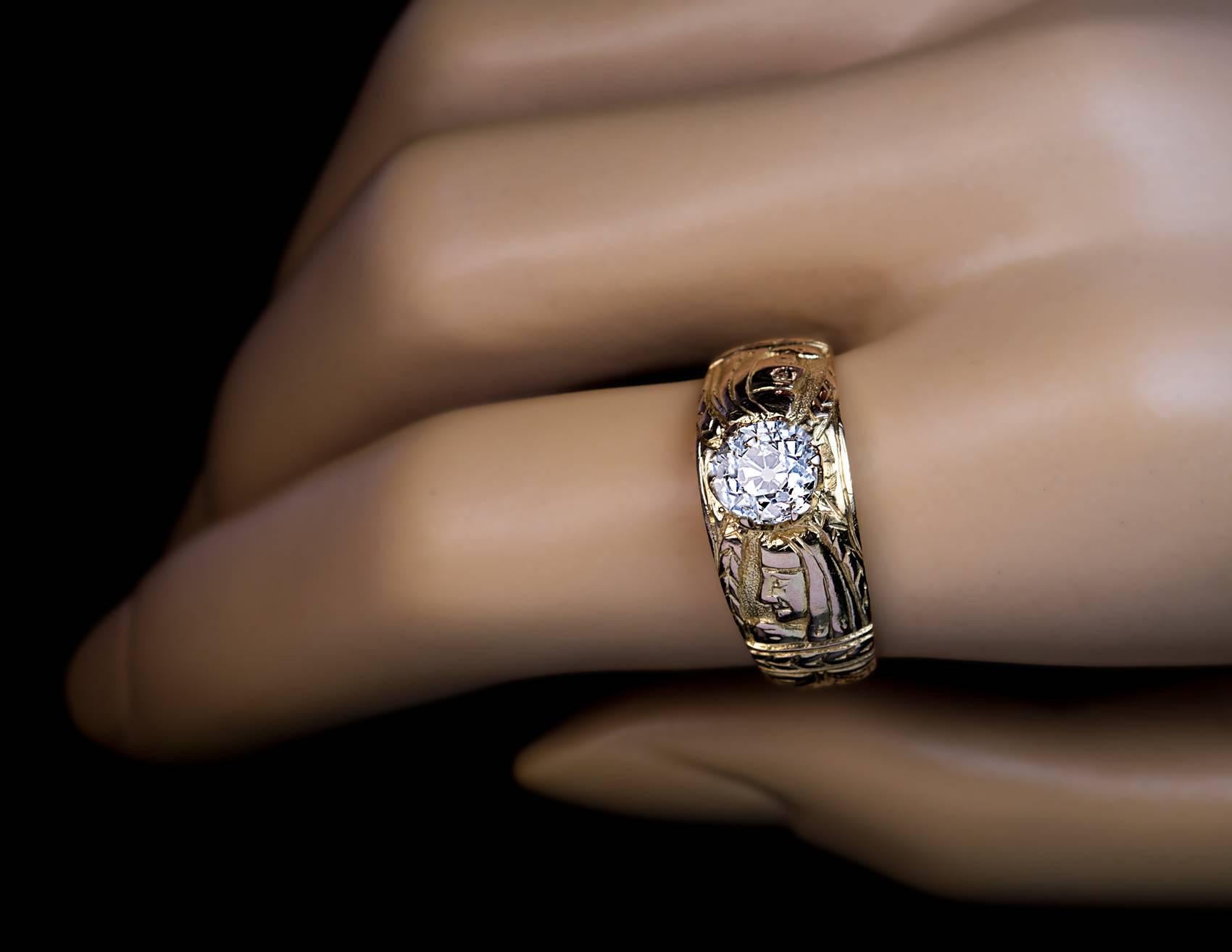 Bague ancienne pour homme en or ciselé de diamants Excellent état - En vente à Chicago, IL