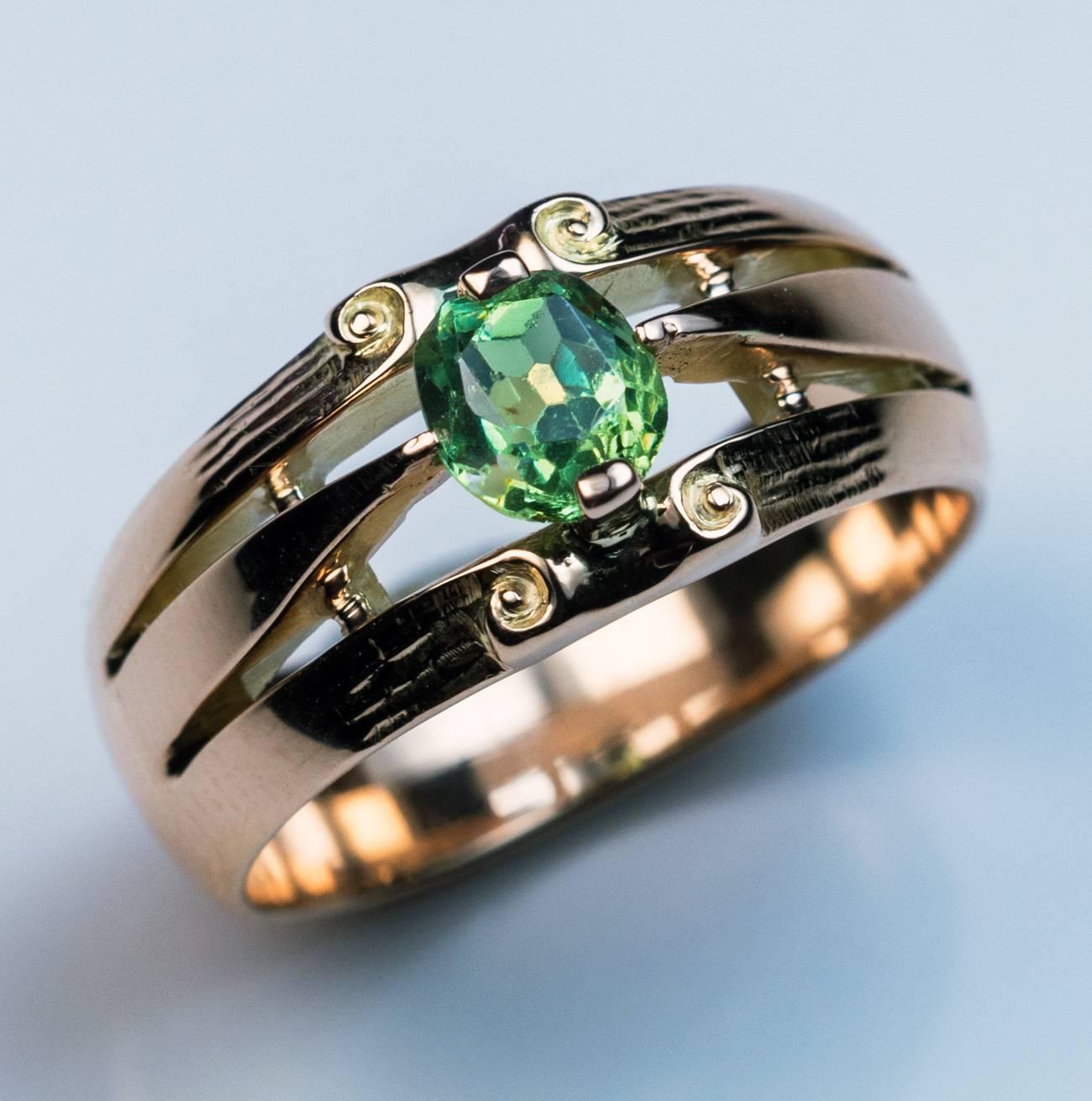 1890s Antique Russian Demantoid Gold Ring  In Excellent Condition In Chicago, IL