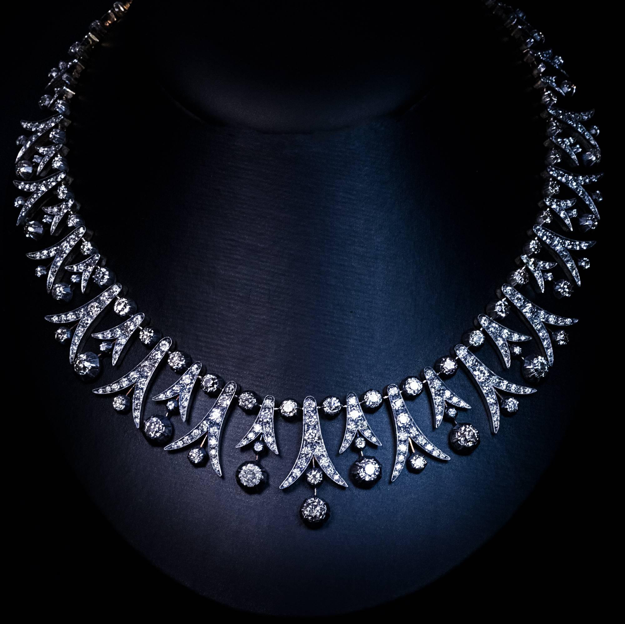 1900s 42 Carats Diamonds Fringe Necklace In Excellent Condition In Chicago, IL