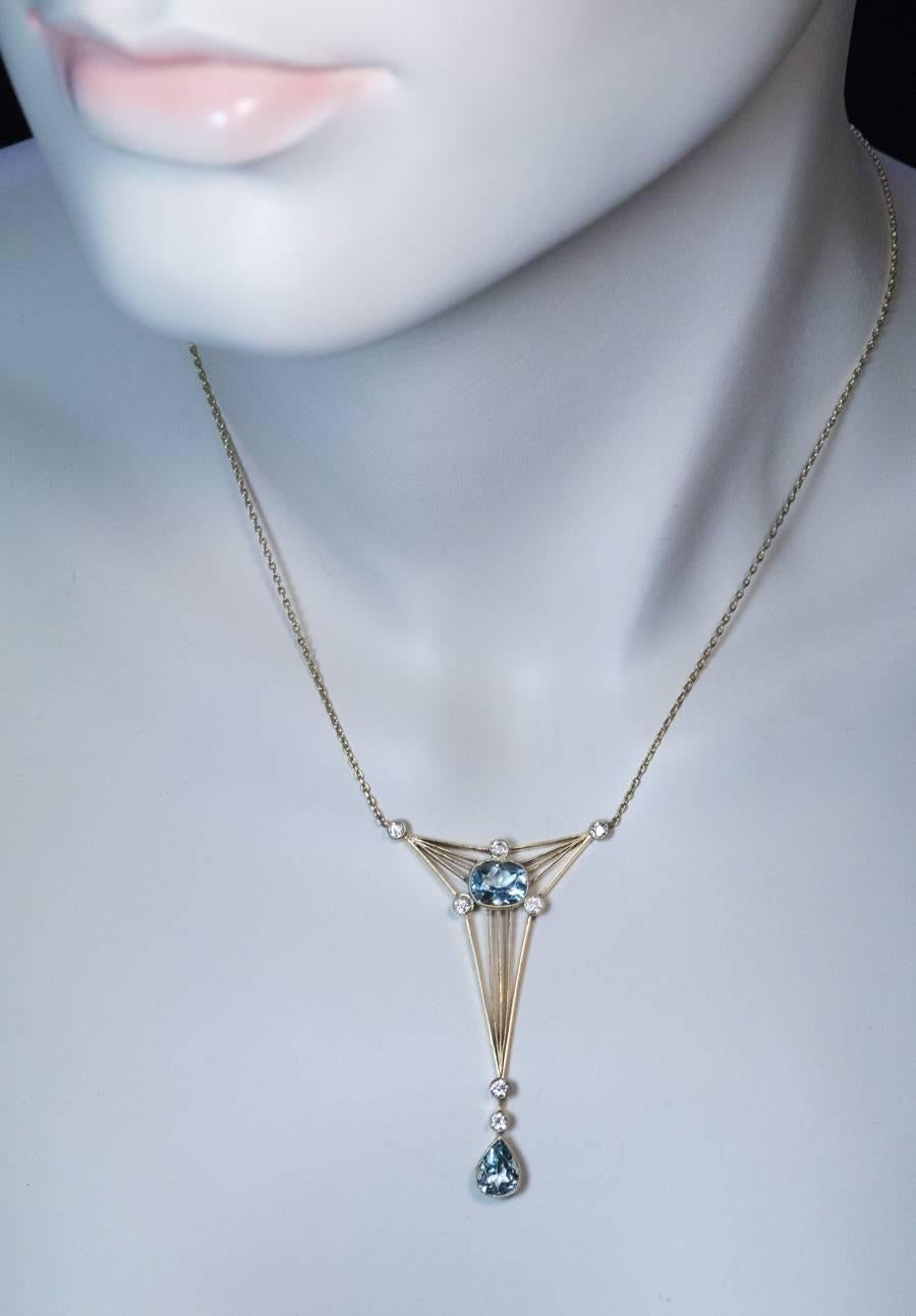 Art Deco Russian Aquamarine Diamond Gold Necklace In Excellent Condition In Chicago, IL