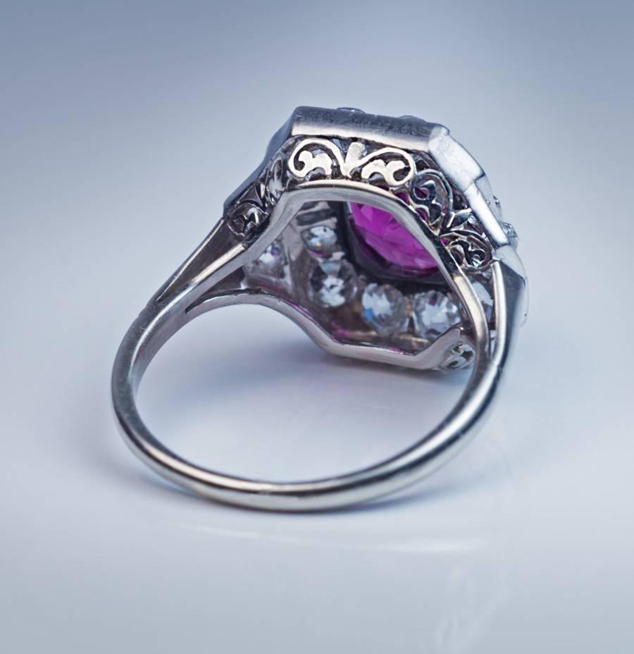 Art Deco 2.60 Carat Burmese Ruby Diamond Gold Platinum Engagement Ring In Excellent Condition In Chicago, IL