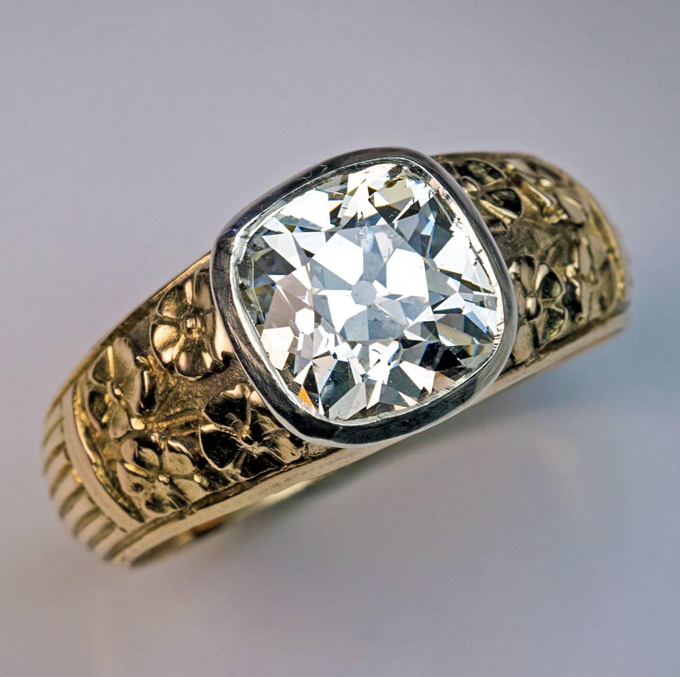 Art Nouveau Antique 2.83 Carat Diamond Chased Gold Men&#39;s Ring For Sale at 1stdibs