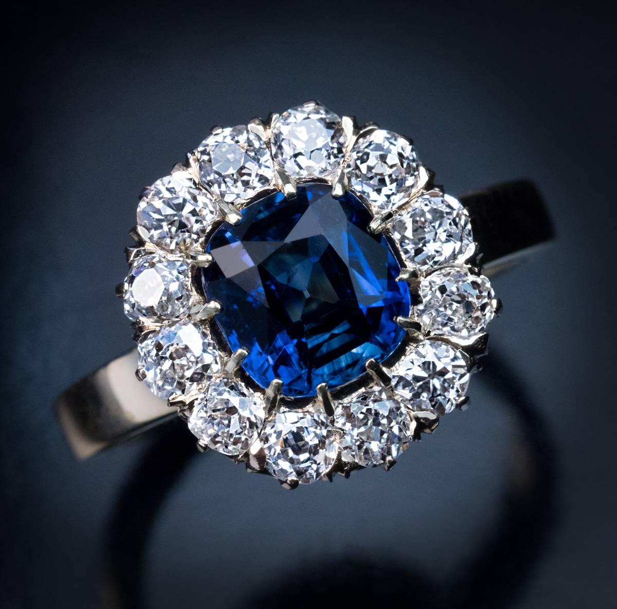 Antique Sapphire Diamond Gold Cluster Ring In Excellent Condition In Chicago, IL