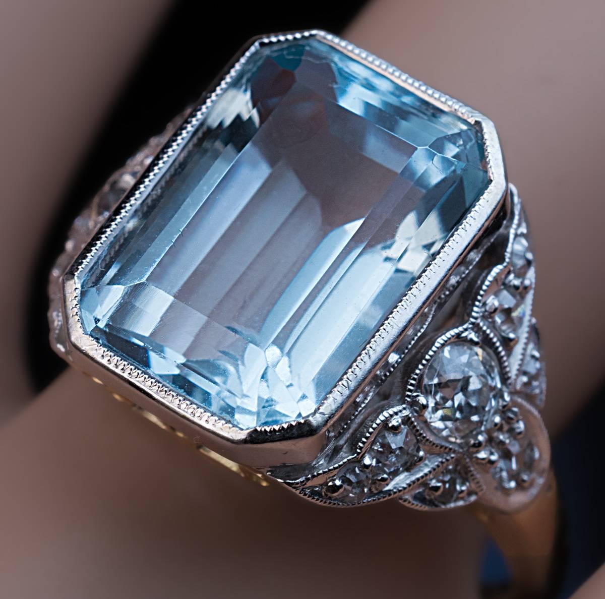 1930s Art Deco Aquamarine Diamond Gold Platinum Ring In Excellent Condition In Chicago, IL