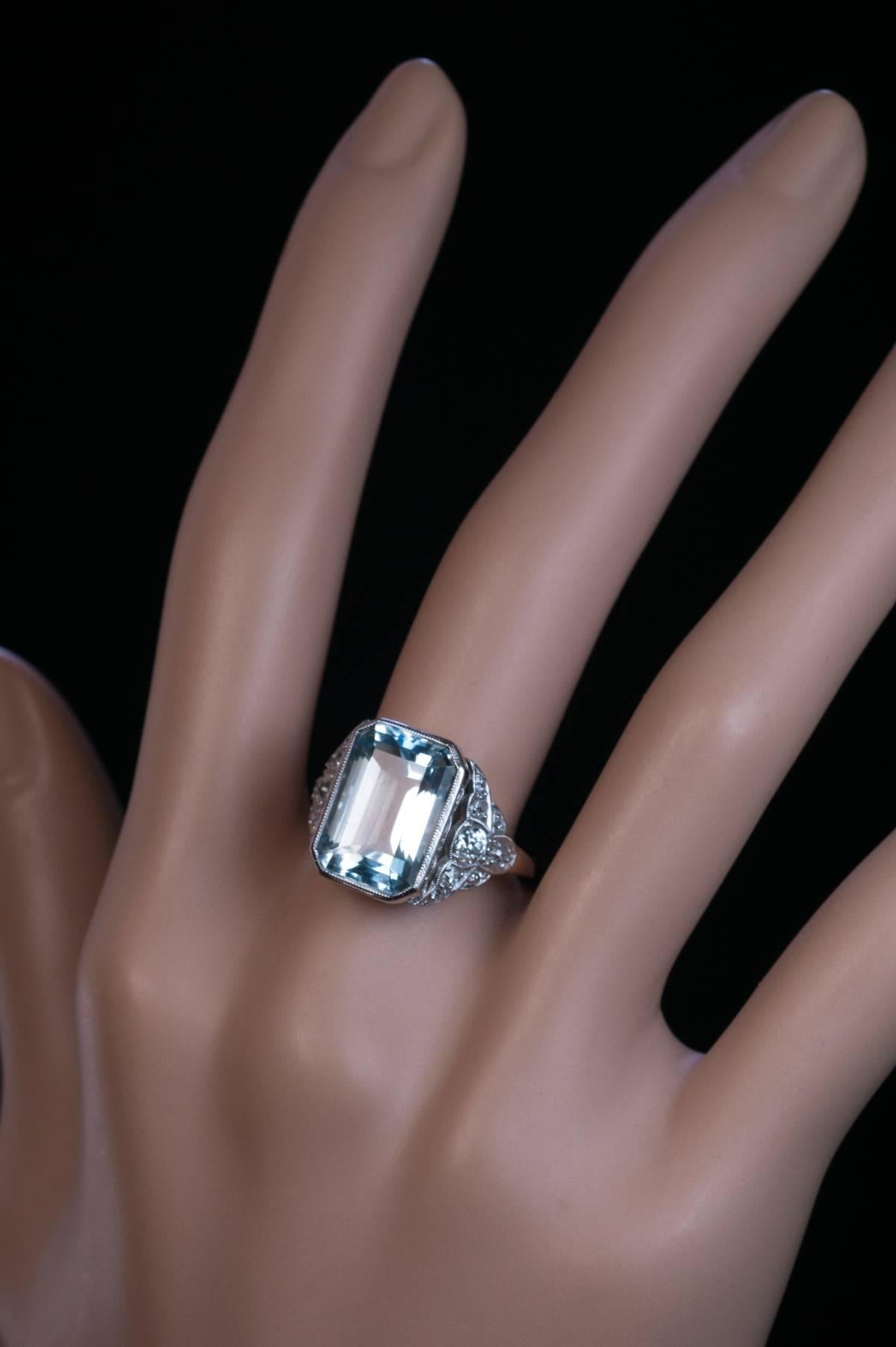 Women's or Men's 1930s Art Deco Aquamarine Diamond Gold Platinum Ring