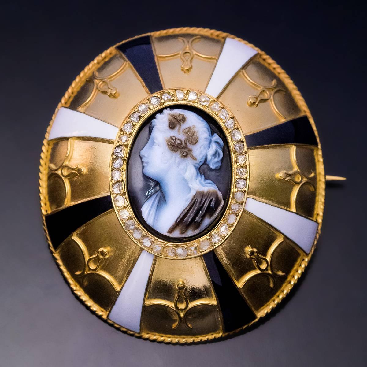 Antike viktorianische Goldbrosche aus Achat mit Kamee-Emaille und Diamant Damen im Angebot