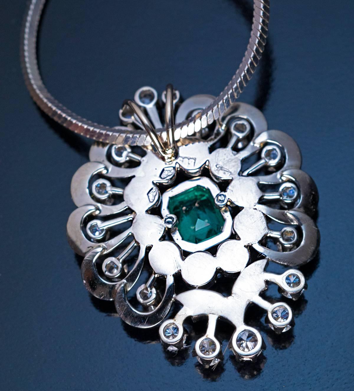 Emerald Diamond White Gold Openwork Pendant 1930S In Excellent Condition In Chicago, IL