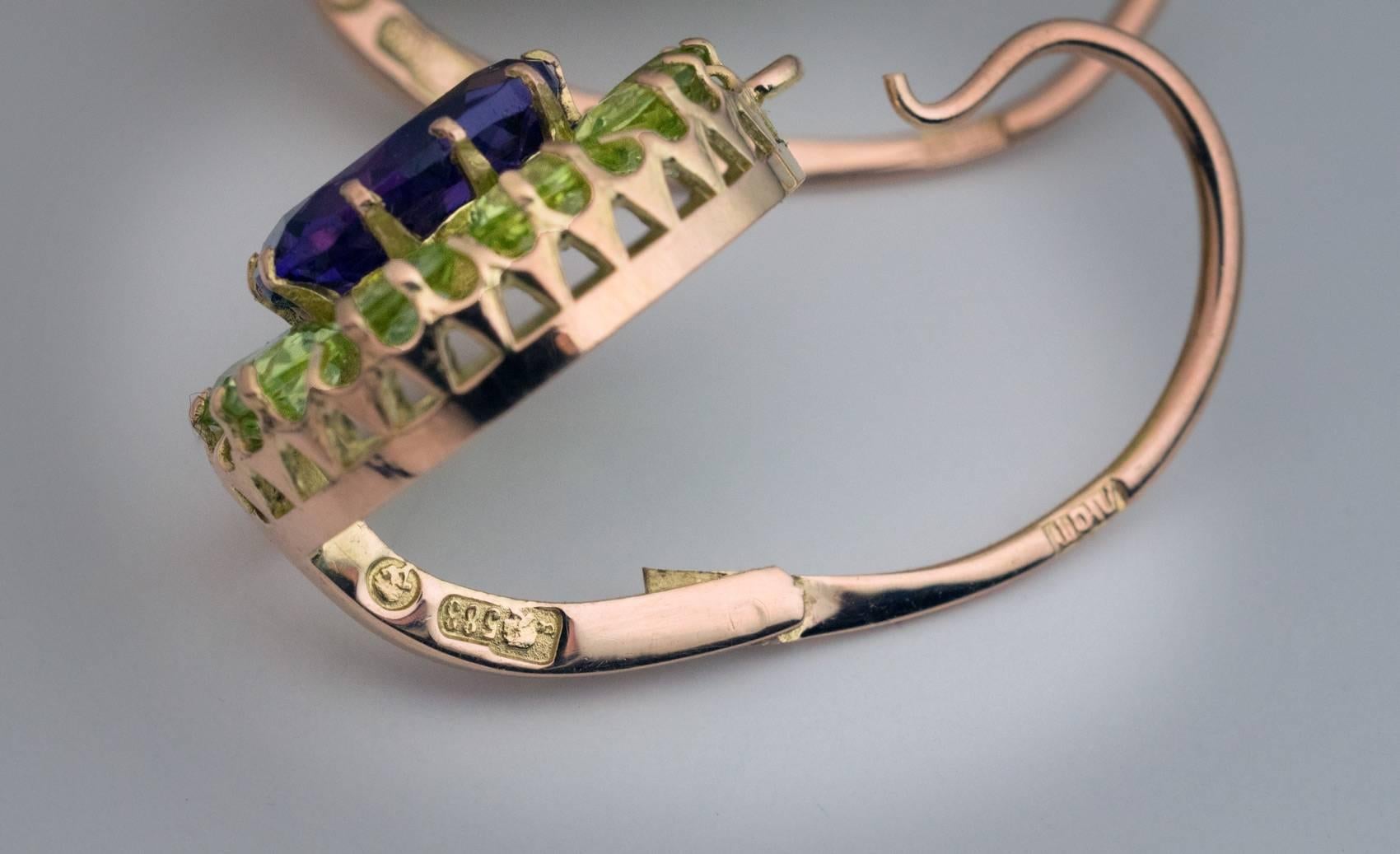 Russische Cluster-Ohrringe aus Gold mit Chrysolit und Amethyst im Zustand „Hervorragend“ in Chicago, IL