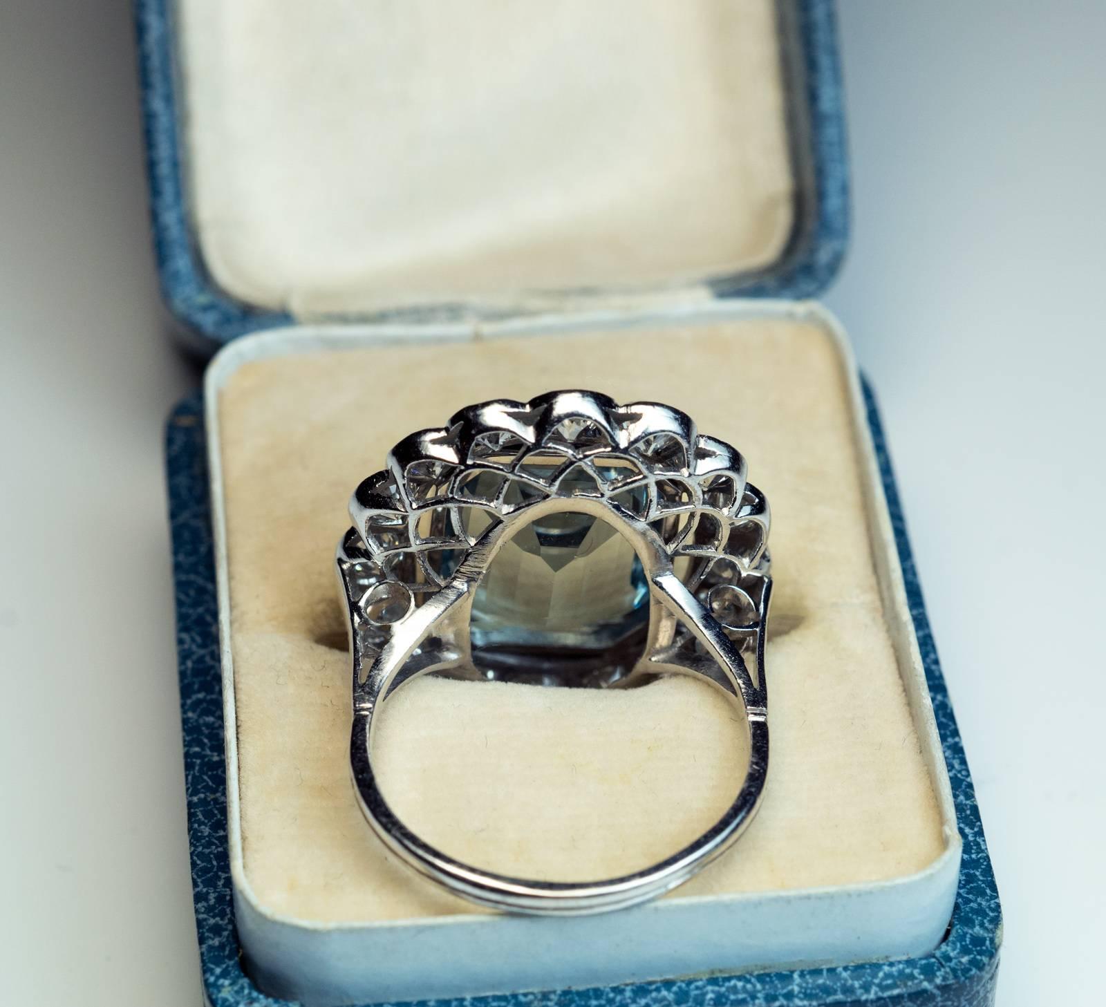 1920s Aquamarine Diamond Platinum Cluster Ring In Excellent Condition In Chicago, IL