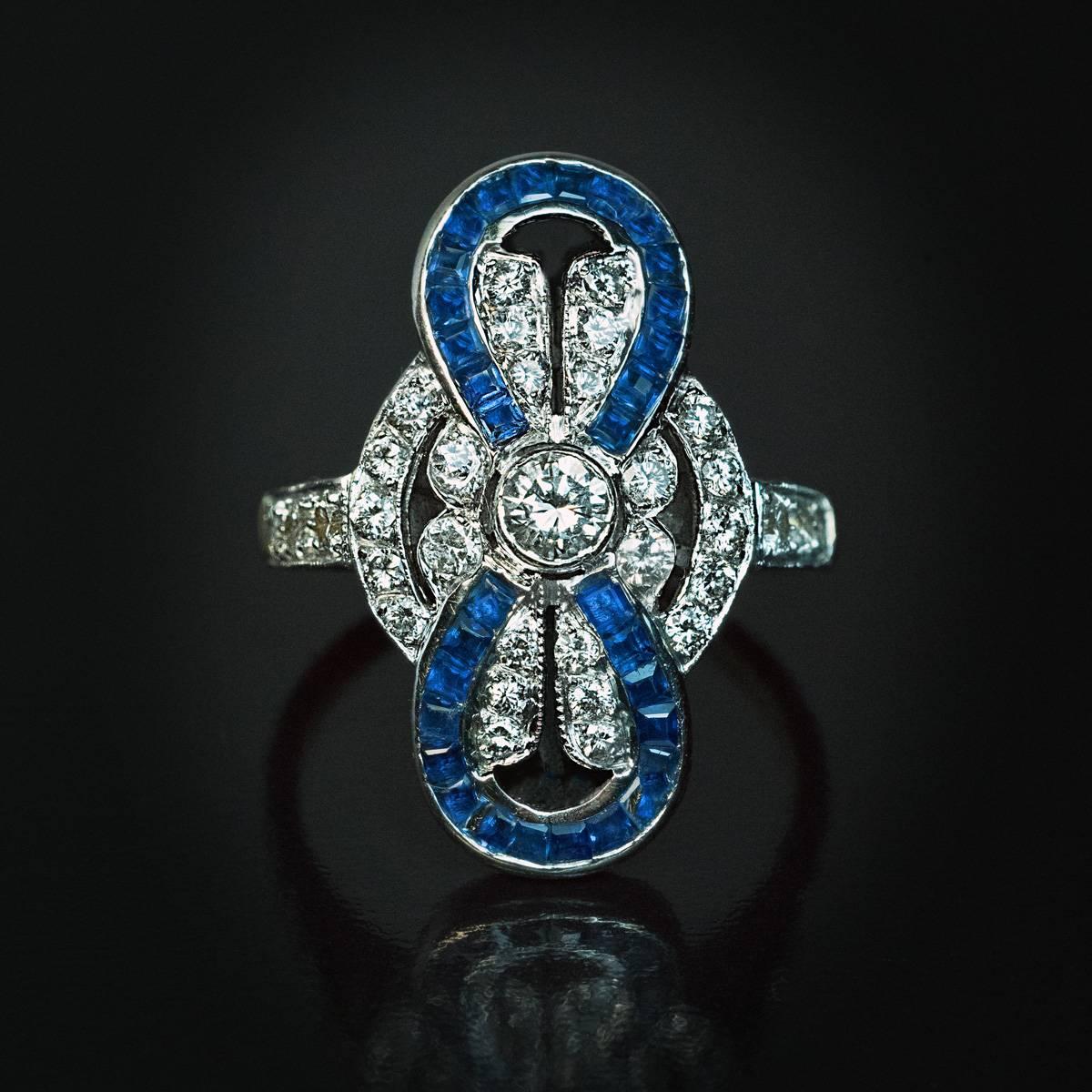 Mid Century Diamond Calibre Cut Sapphire Bow Ring In Excellent Condition For Sale In Chicago, IL