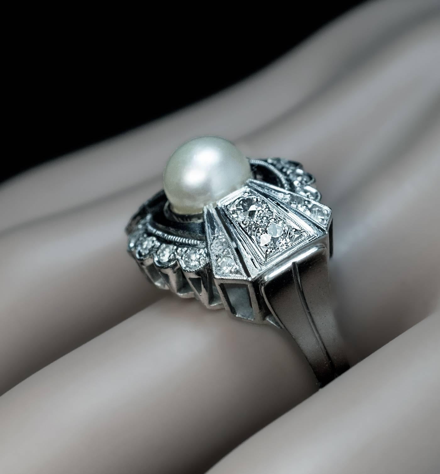 Art Deco Bow Motif Pearl Diamond Ring In Excellent Condition For Sale In Chicago, IL