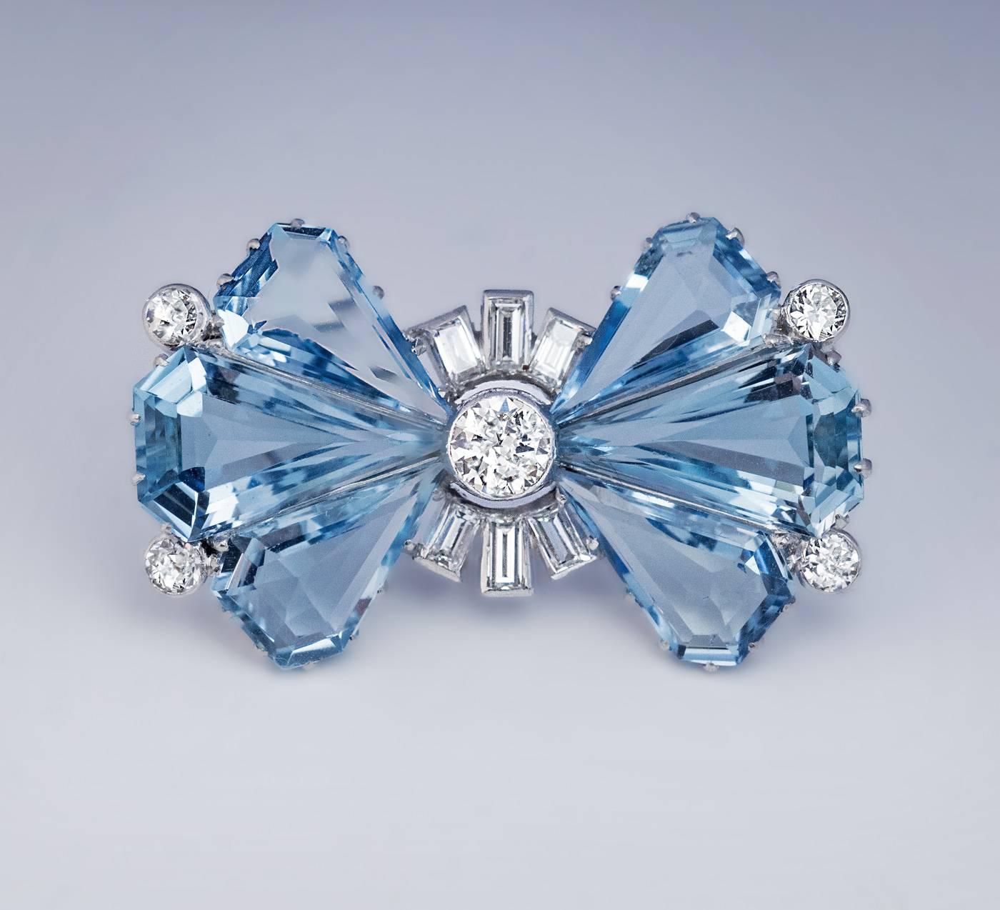 Art Deco Aquamarine Diamond Platinum Brooch In Excellent Condition In Chicago, IL