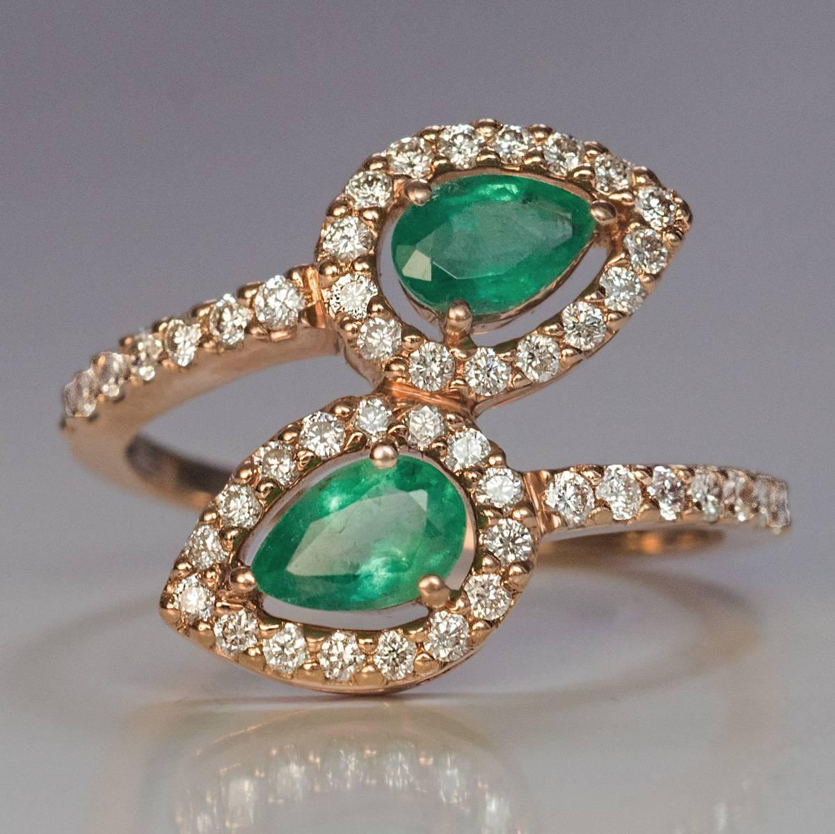 Contemporary Bypass Emerald Diamond Gold Ring In Excellent Condition For Sale In Chicago, IL