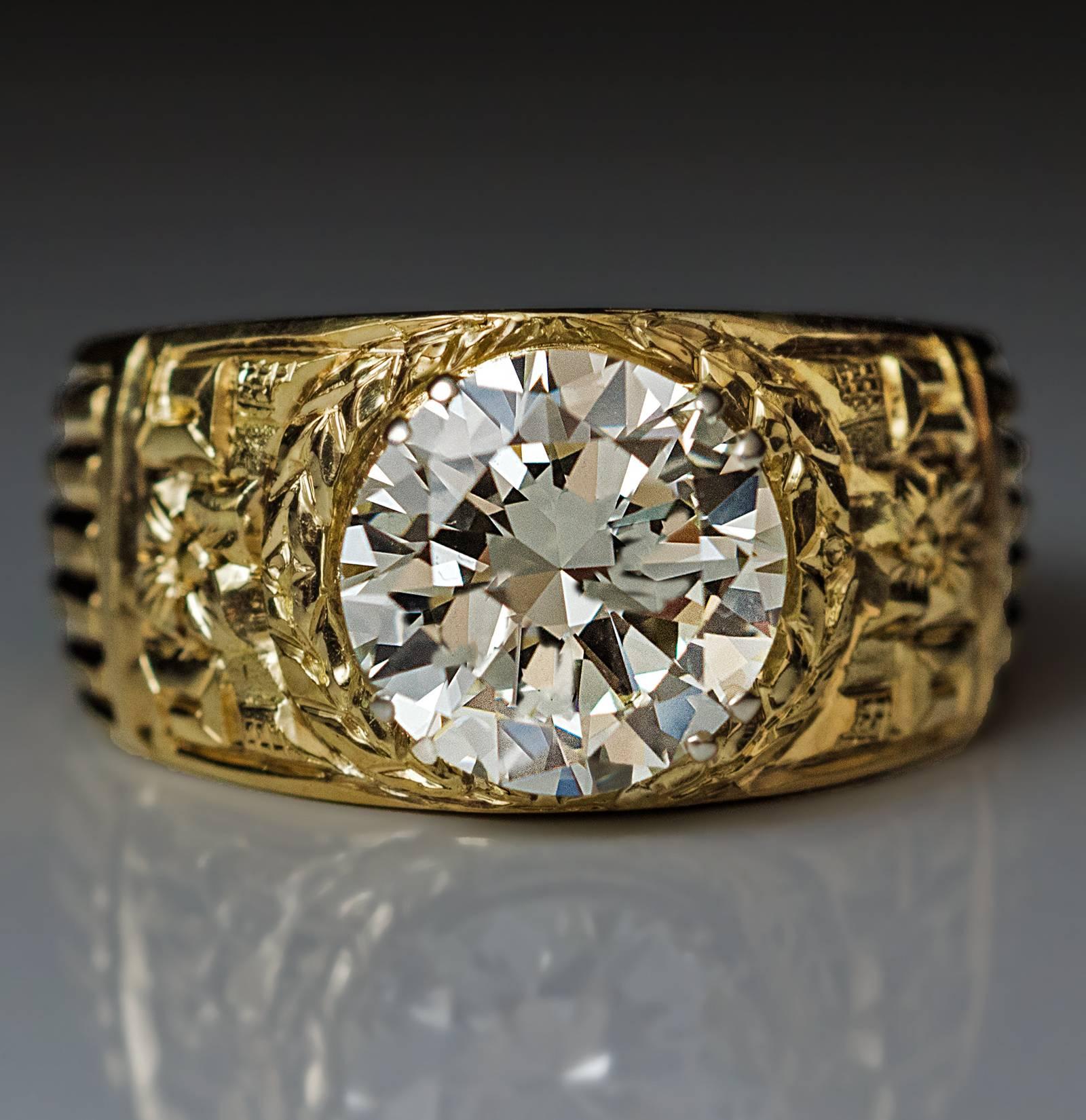 Old Russian 3.48 Carat Diamond Carved Gold Men’s Ring In Excellent Condition In Chicago, IL