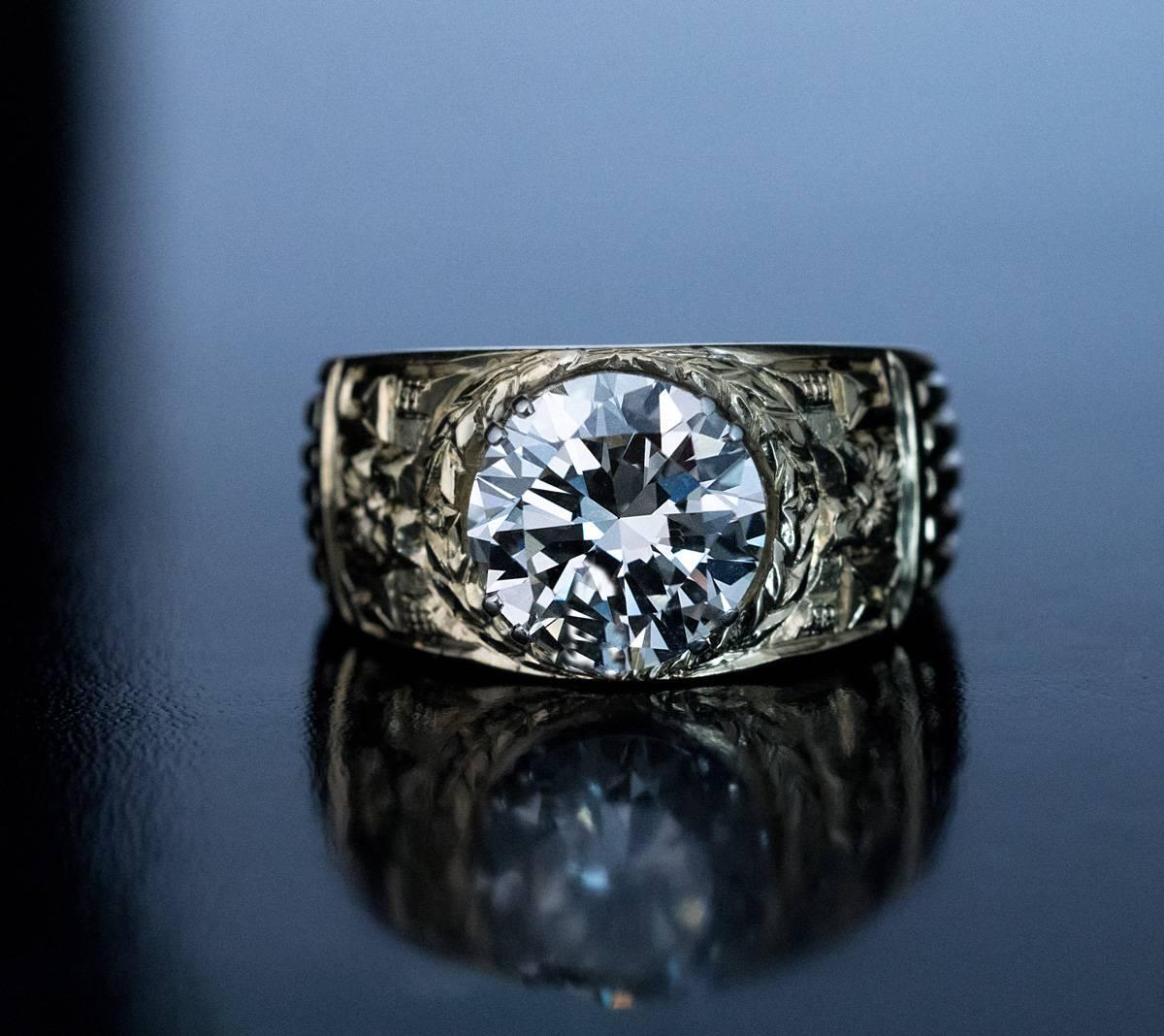 Women's or Men's Old Russian 3.48 Carat Diamond Carved Gold Men’s Ring