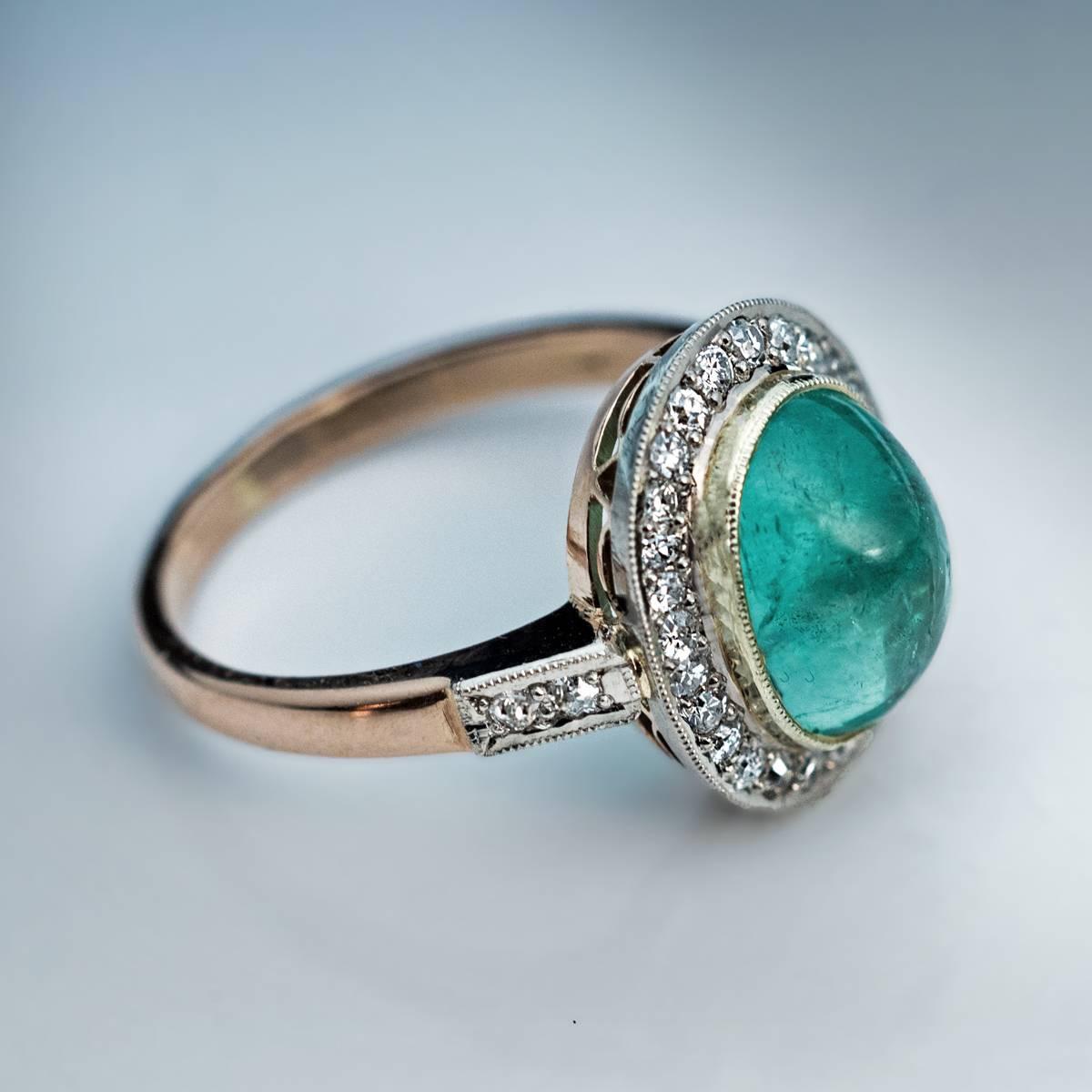 Cabochon Emerald Diamond Three-Color Gold Ring In Excellent Condition In Chicago, IL
