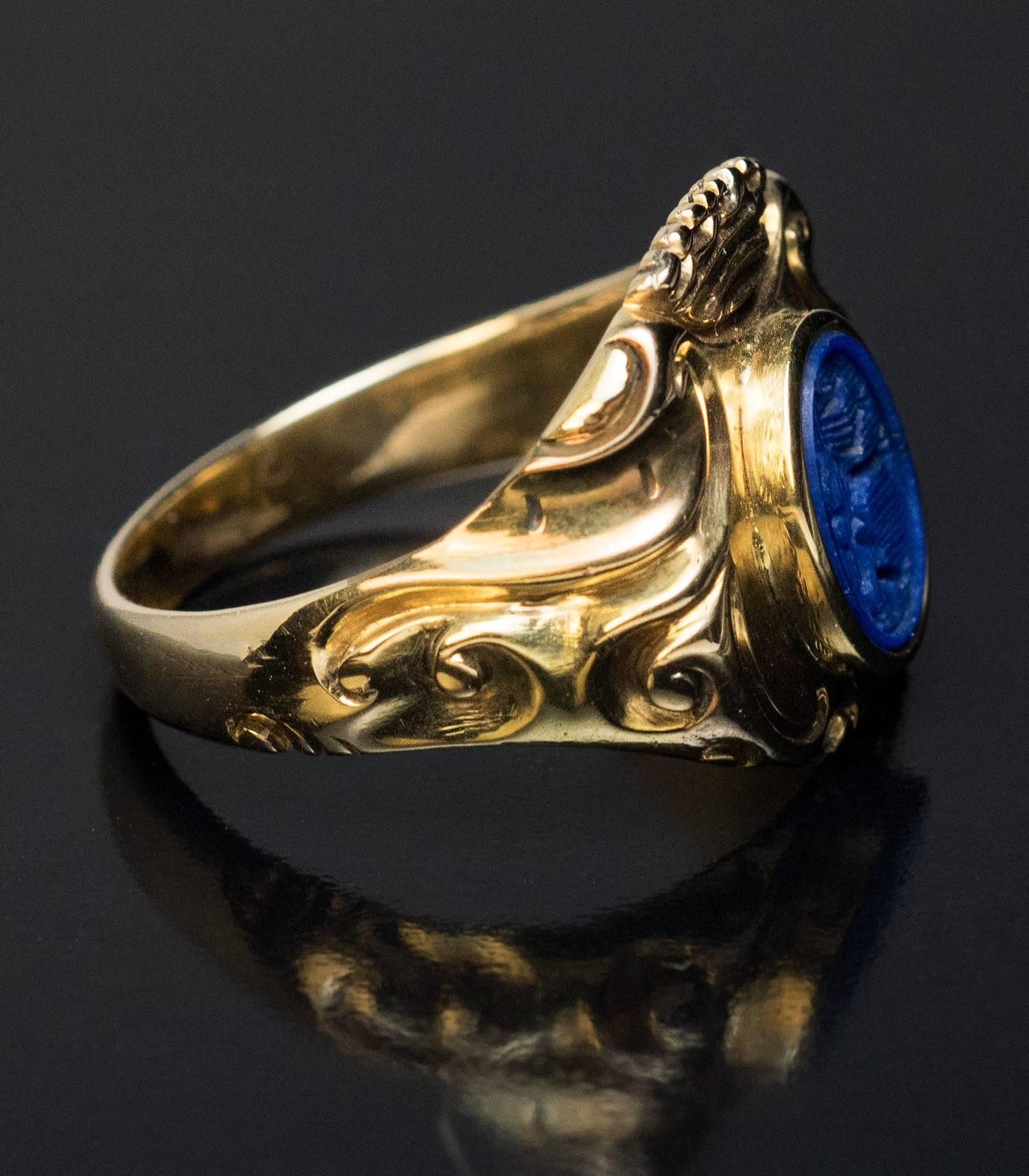 19th Century Antique Lapis Gold Armorial Signet Ring In Excellent Condition In Chicago, IL