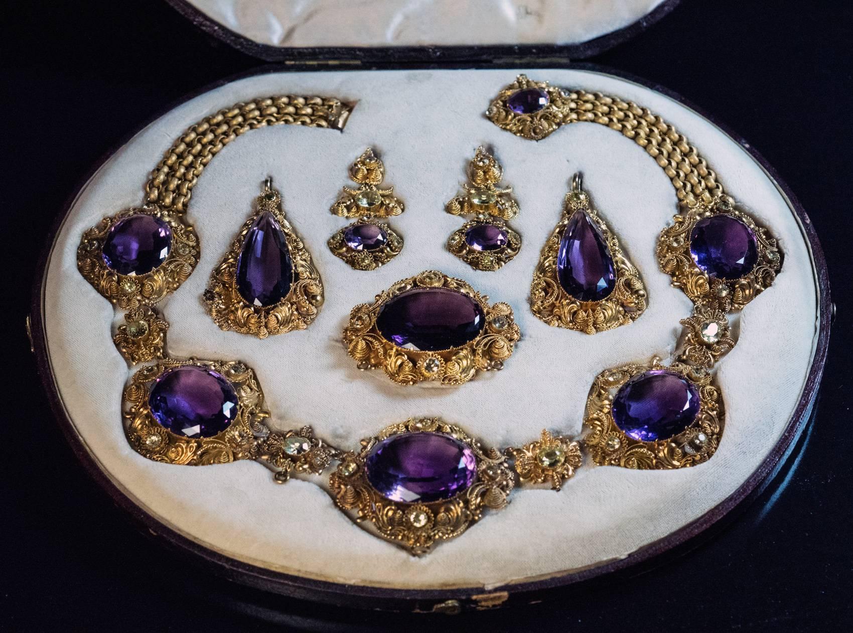 Women's Antique Georgian Era Amethyst Chrysoberyl Gold Parure, circa 1830