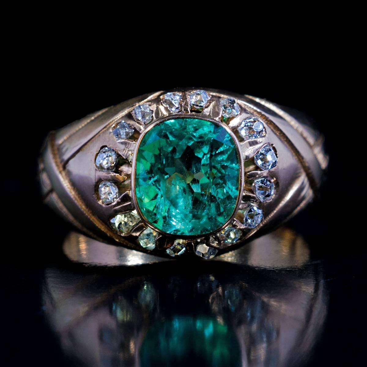 Antique Russian Emerald Diamond Unisex Ring In Excellent Condition In Chicago, IL