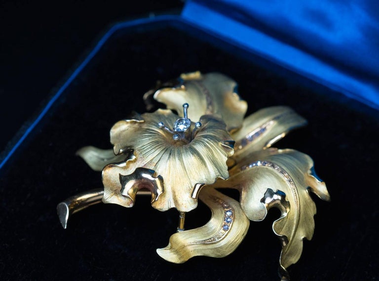 Large Antique Art Nouveau Diamond Gold Orchid Brooch In Excellent Condition For Sale In Chicago, IL