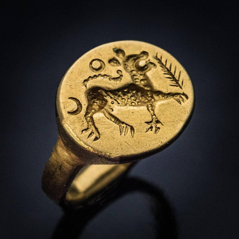 Women's or Men's Ancient Roman Gold Signet Ring 2nd Century AD For Sale