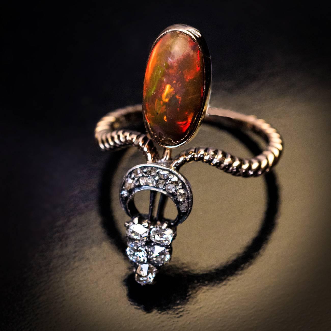 Antiker viktorianischer Opal-Diamant-Goldring (Viktorianisch) im Angebot
