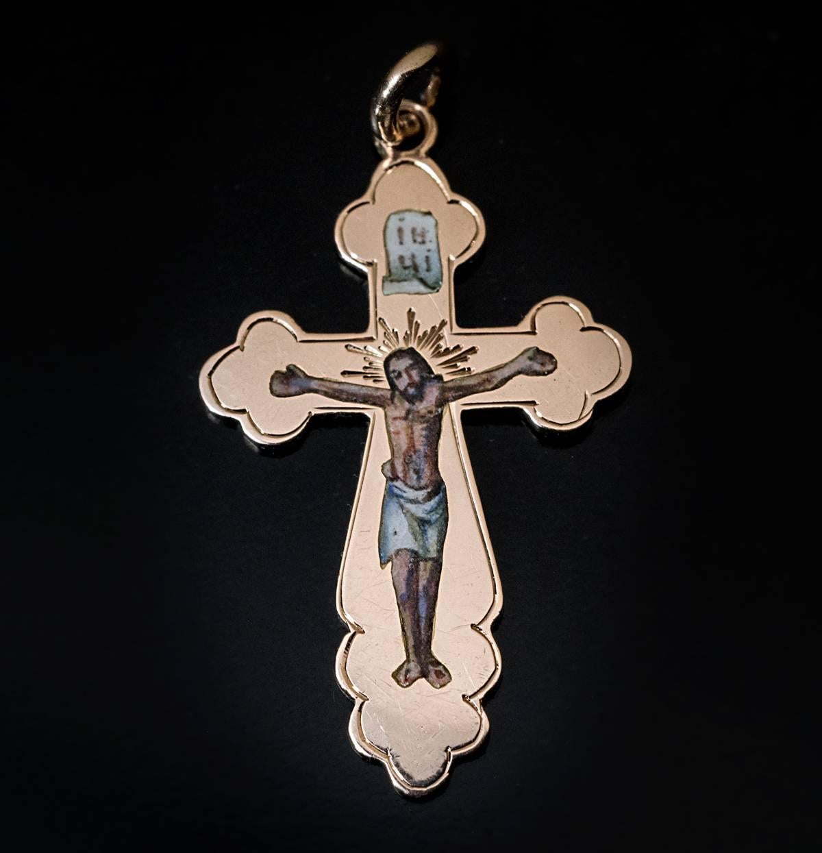 Antique Russian Painted Enamel Rose Gold Cross In Excellent Condition In Chicago, IL