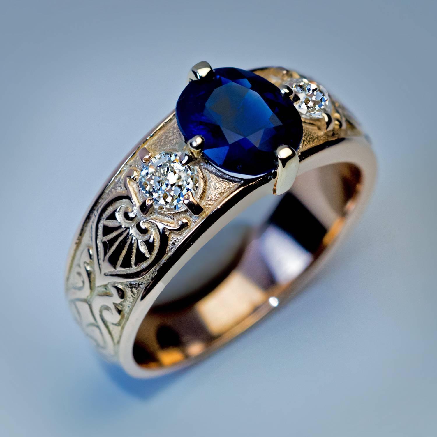 Antique Three-Stone Sapphire Diamond Gold Unisex Ring 2