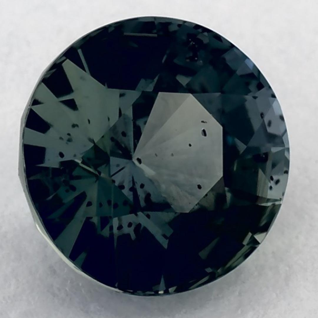 Una pietra natale di settembre molto preziosa con un delizioso colore verde. Si ritiene che portino fortuna e fortuna alla vita.

Esplora la vivace collezione di smeraldi, rubini e zaffiri nel nostro negozio, disponibili come gemme sciolte e