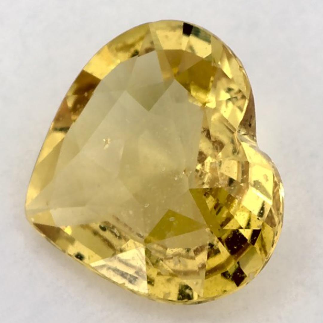 Una pietra natale di settembre molto preziosa con un delizioso colore giallo. Si ritiene che portino fortuna e fortuna alla vita.

Esplora la vivace collezione di smeraldi, rubini e zaffiri nel nostro negozio, disponibili come gemme sciolte e